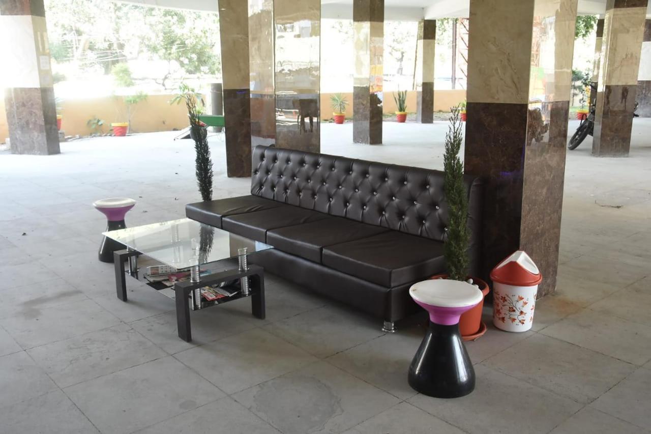 Hotel Shivanjali Palace ウッジャイン エクステリア 写真